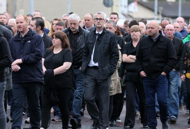 Mournerswalkbehindthecoffin‘FlatCap’ KevinMurray-Strabane Mournerswalkbehindthecoffin‘FlatCap’ KevinMurray-Strabane
